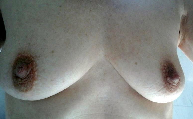 Caro's boobs - 10 Photos 