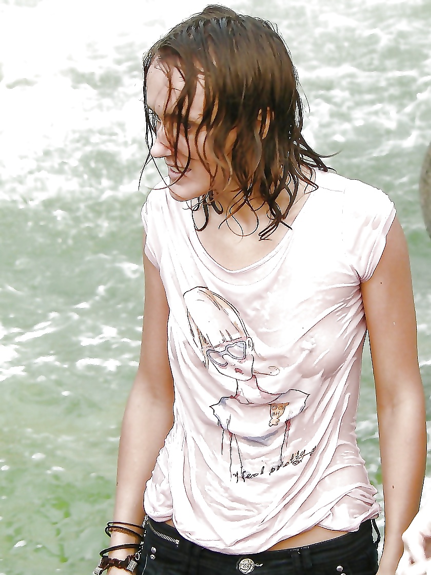 Sex Young slut with tiny tits V image