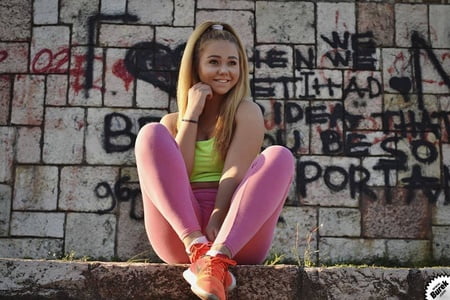 Malena kurvica iz Nisa zeljna paznje