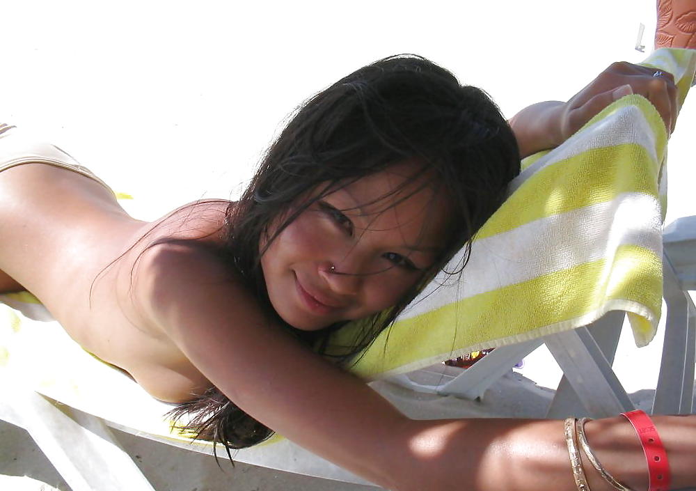 Sex Asian beauty on holiday image