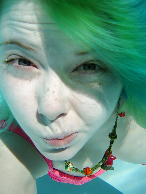 Sex Underwater - Face Underwater2 image