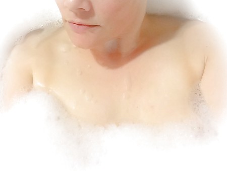 Being Bizzy: Bath Beauty Burning BuBBles