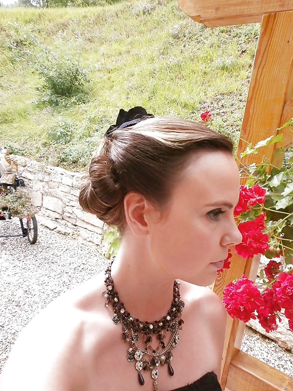 Sex Elle merite quoi cette sainte-nitouche salope ?? image