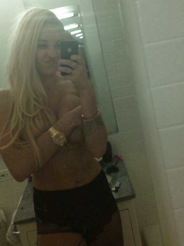 Sex Amanda Bynes Shows Off On Twitter image