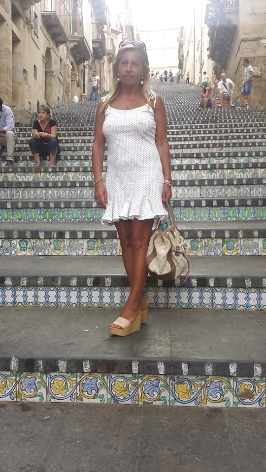 Sex Italian MILF Viola fb image