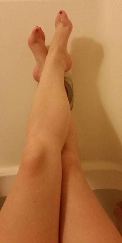 Wife exposed to foot fetish - 13 Photos 