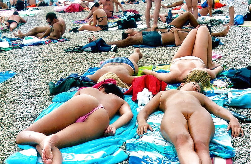 Only One Nude On Beach Sexiezpicz Web Porn