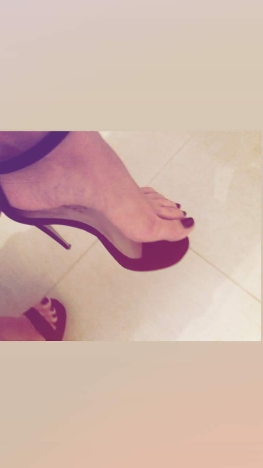 My Feet.. High Heels.. Foot Fetish.. - 10 Photos 