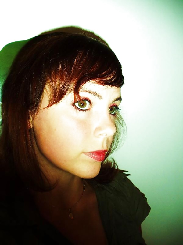 Sex Elle merite quoi cette sainte-nitouche salope ?? image