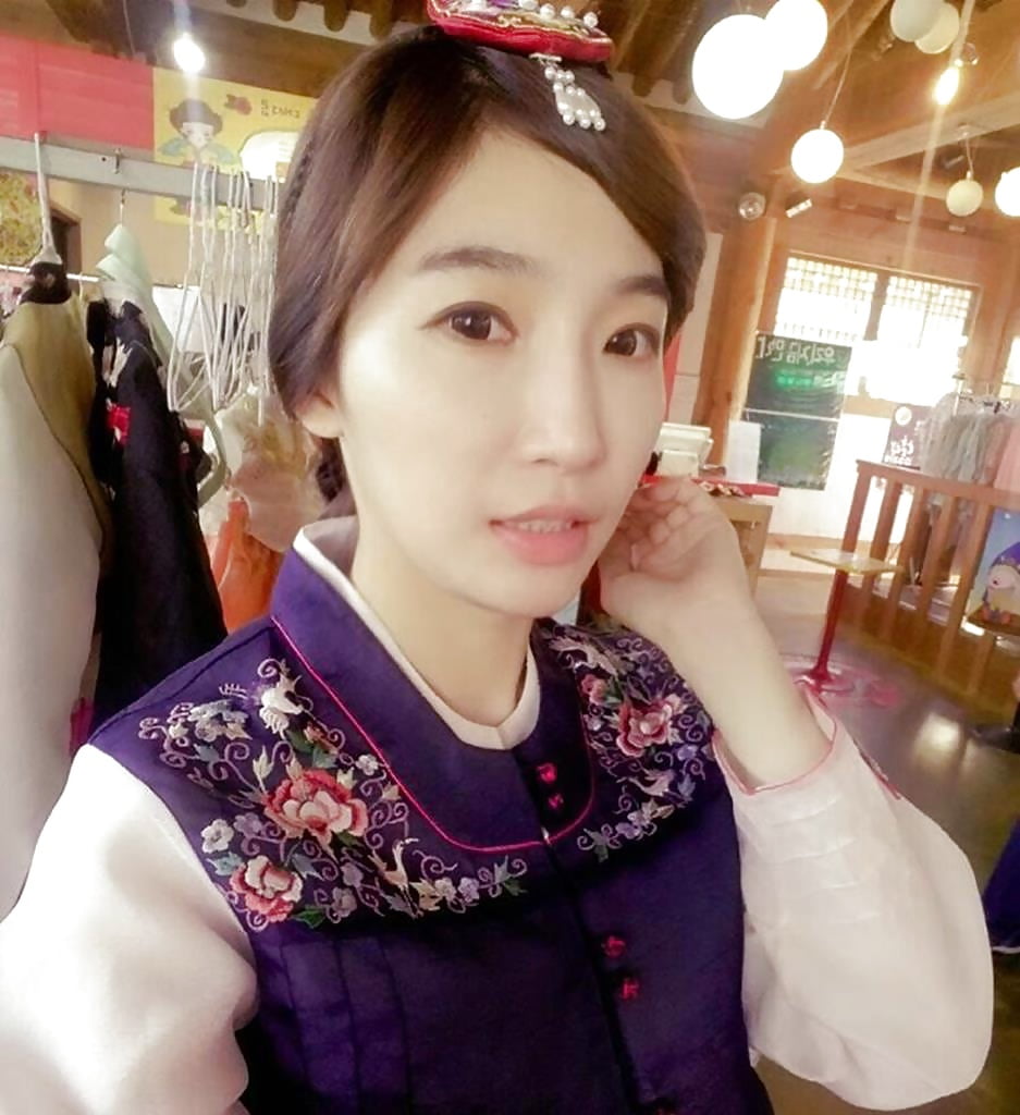 Sex Korean air hostess takes self pics image