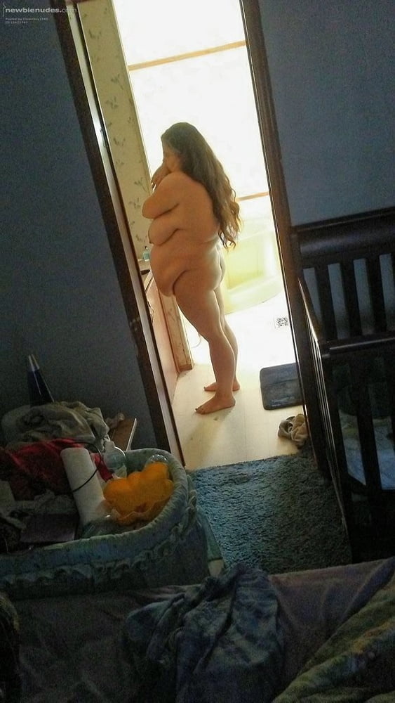 Big Belly Babes - 19 Photos 