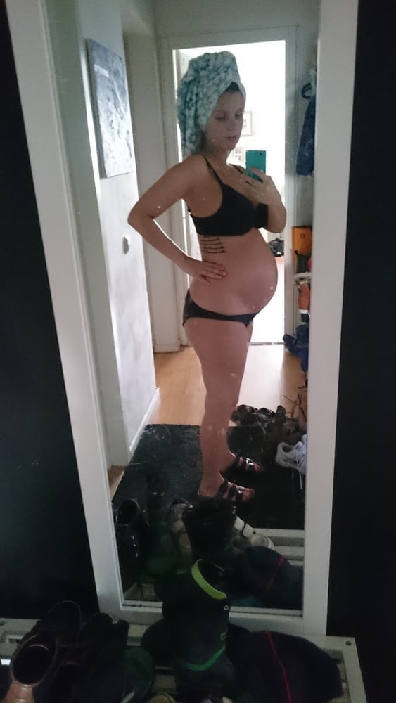 Here I am pregnant - 5 Photos 