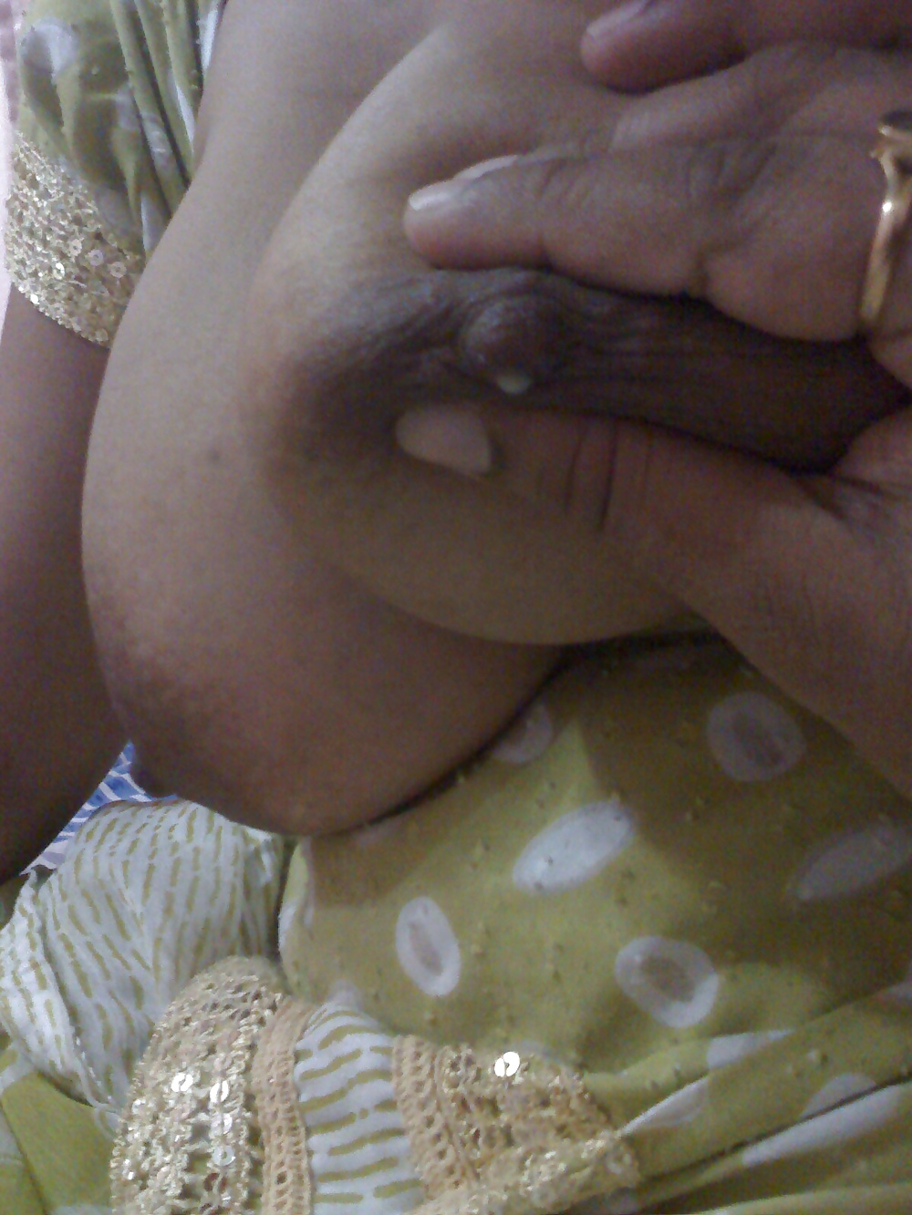 Thulgu aunty threesome breastfeed
