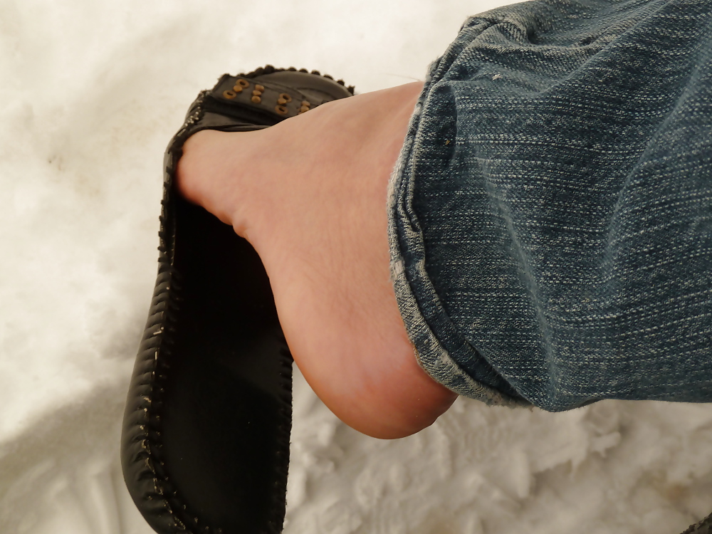 Sex feet in snow image