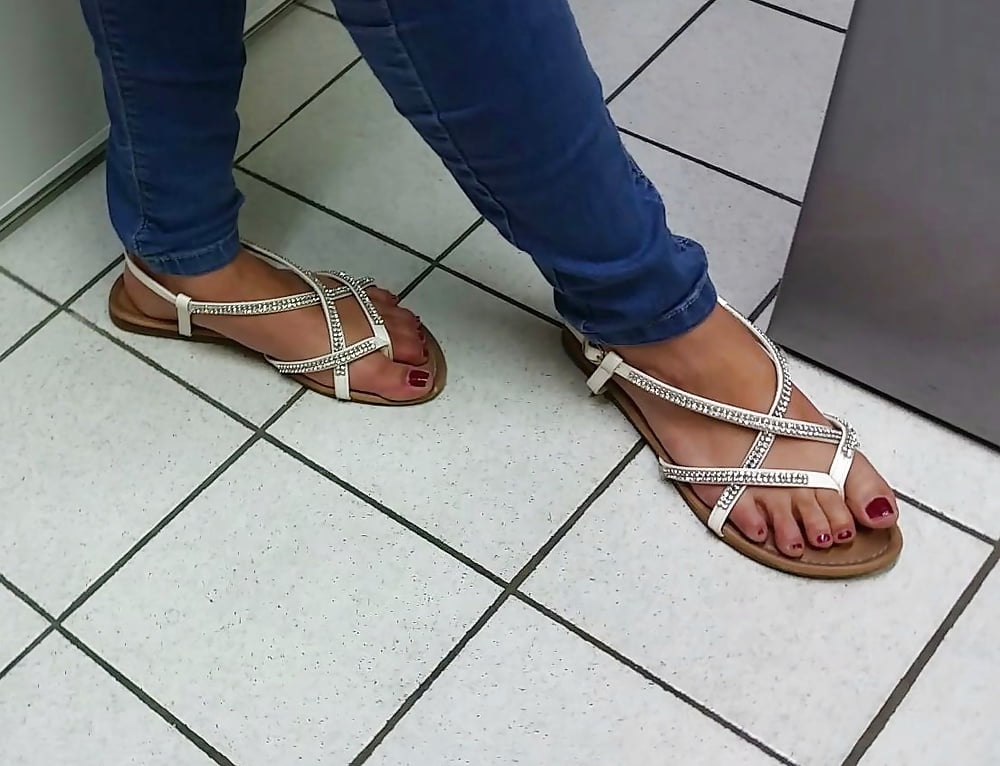 Sex Candid legs and feet image