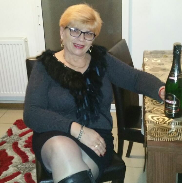 Sex Granny show legs in pantyhose image