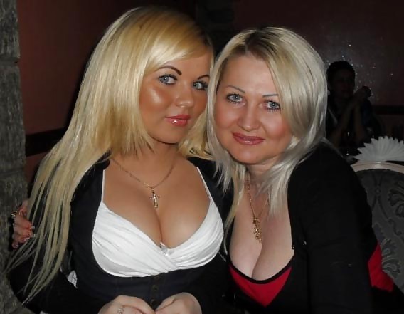 Sex Mother&daughter. Which one will you fuck? Please Comment image