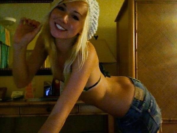 Sex Blond Teen Girl with amazing body Selfshot 1of3 image