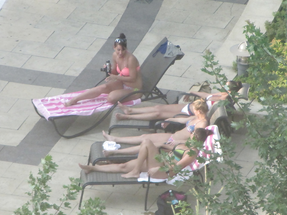 Sex BFF's hangin by the Pool - Toronto , Ontario Canada image