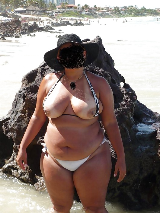 Sex Gordinha gostosa na praia image