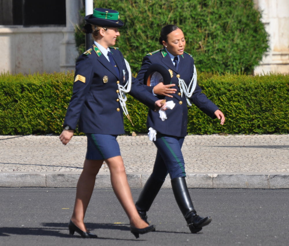 Ladies in uniform and pantyhose - 18 Photos 