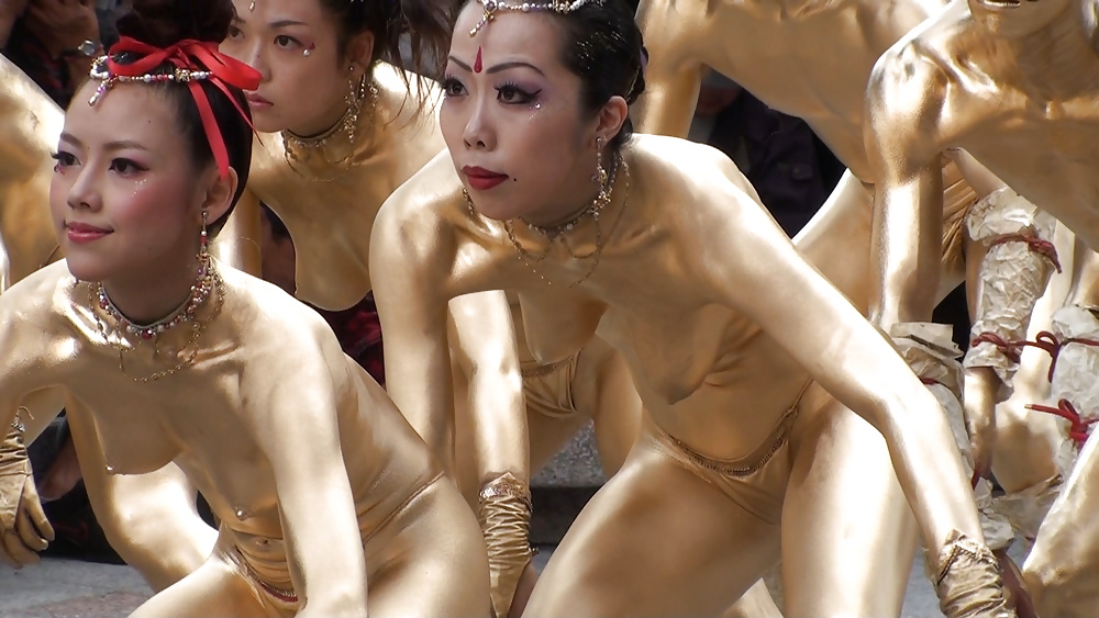 Sex Chinese girls- Gold paint- Hot Public Tits and Ass image