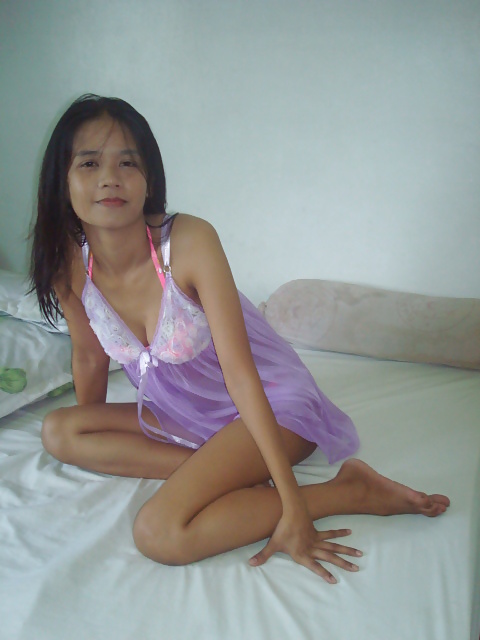 Sex Filipina MILF in purple lingerie image