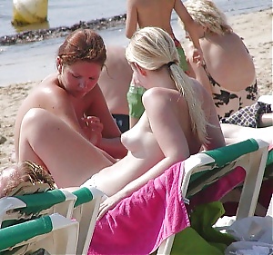 Sex frauen nacktbaden in der sonne oder im wasser image