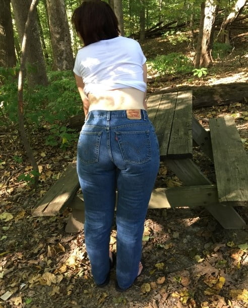 Matures dressed in sexy jeans - 47 Photos 