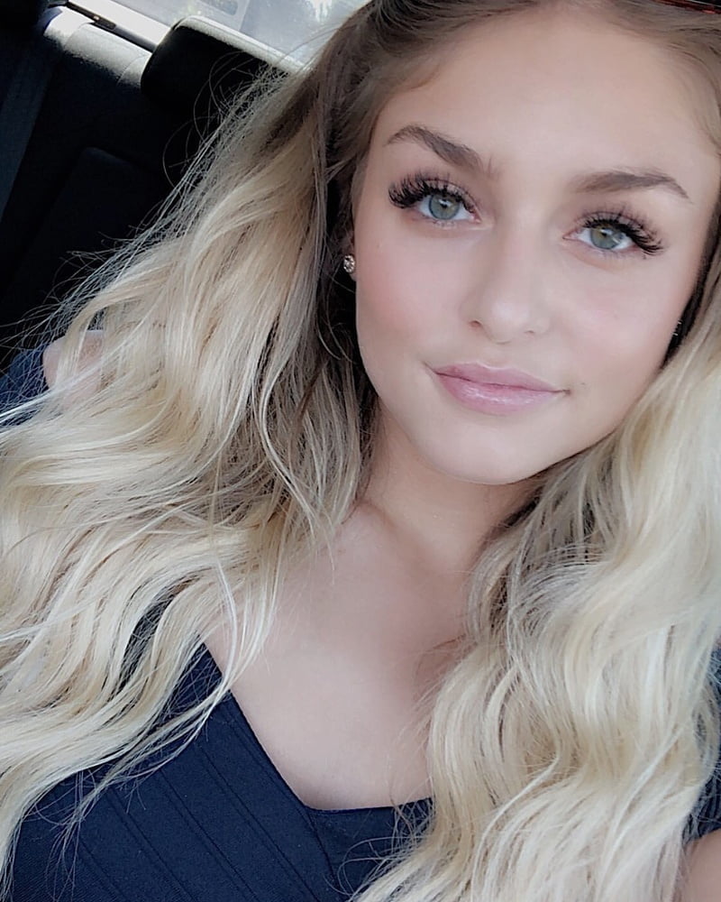 Sex SOPHIA...a young sexy lesbian... image