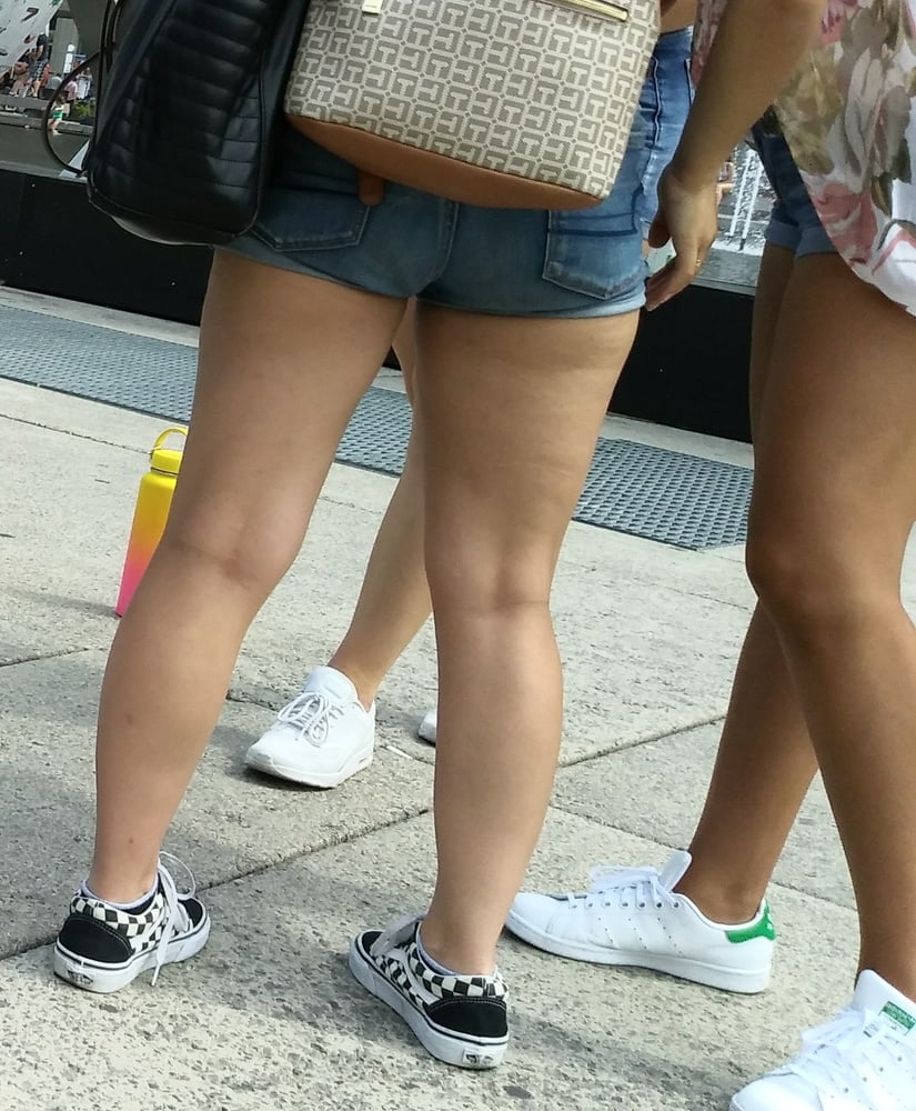 Sex Candid legs and feet.... image