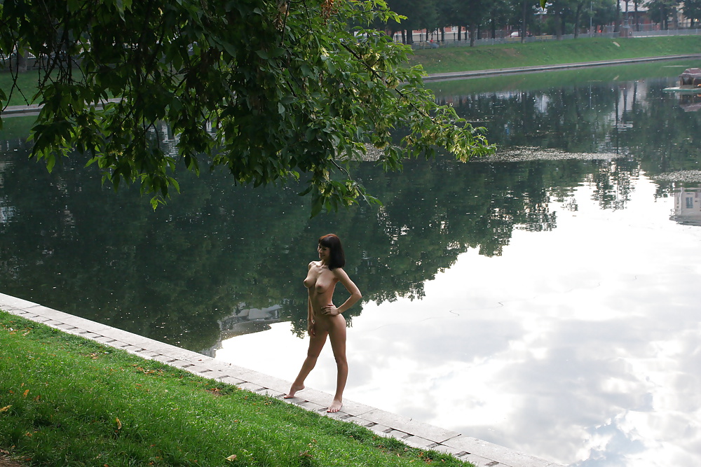 Sex Naked young at the Moscow Kremlin image