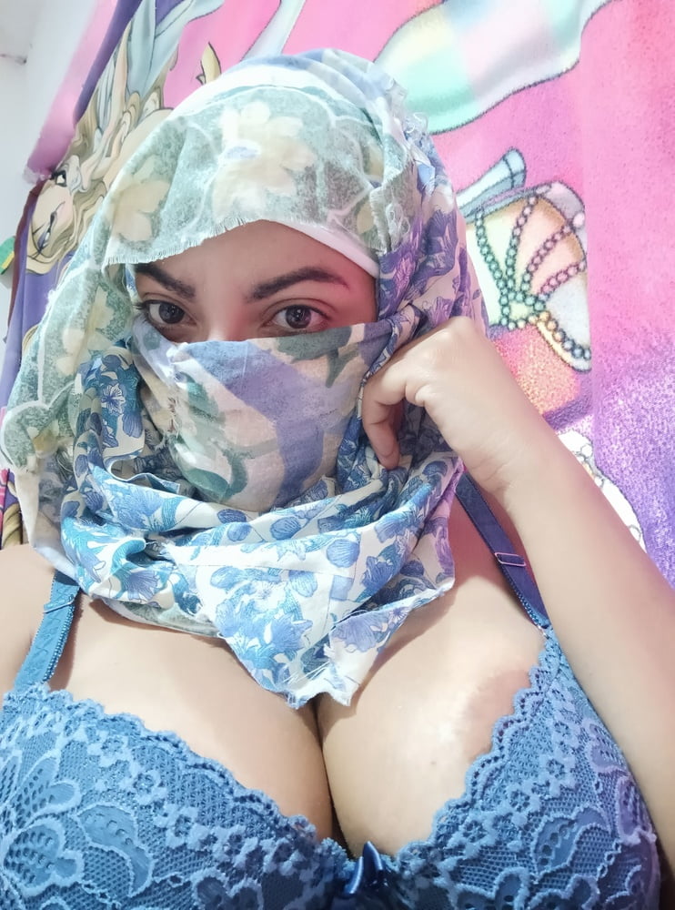 Real ArabMuslim Mommy Showing Pussy, Ass And Islamic Tits! - 8 Pics 