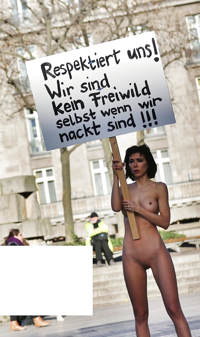 Sex Milo Moire protestiert am Koelner Dom (Abendzeitung) image