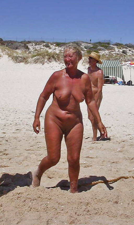 Sex Busty women 7 (beach special) image