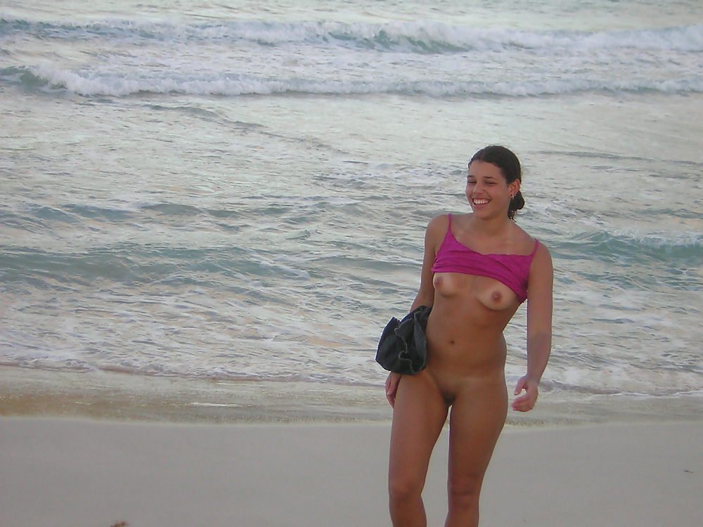 Sex Cubanita girlfriend naked public beach image