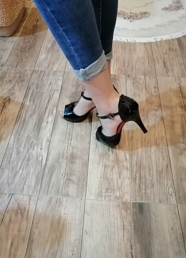 Turkish milfs showing off their sexy shoes and clothes - 224 Photos 