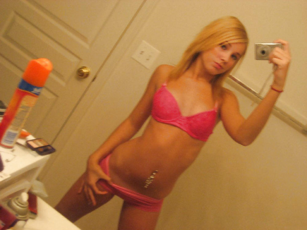 Sex REALLY hot blonde teenie selfshoot image