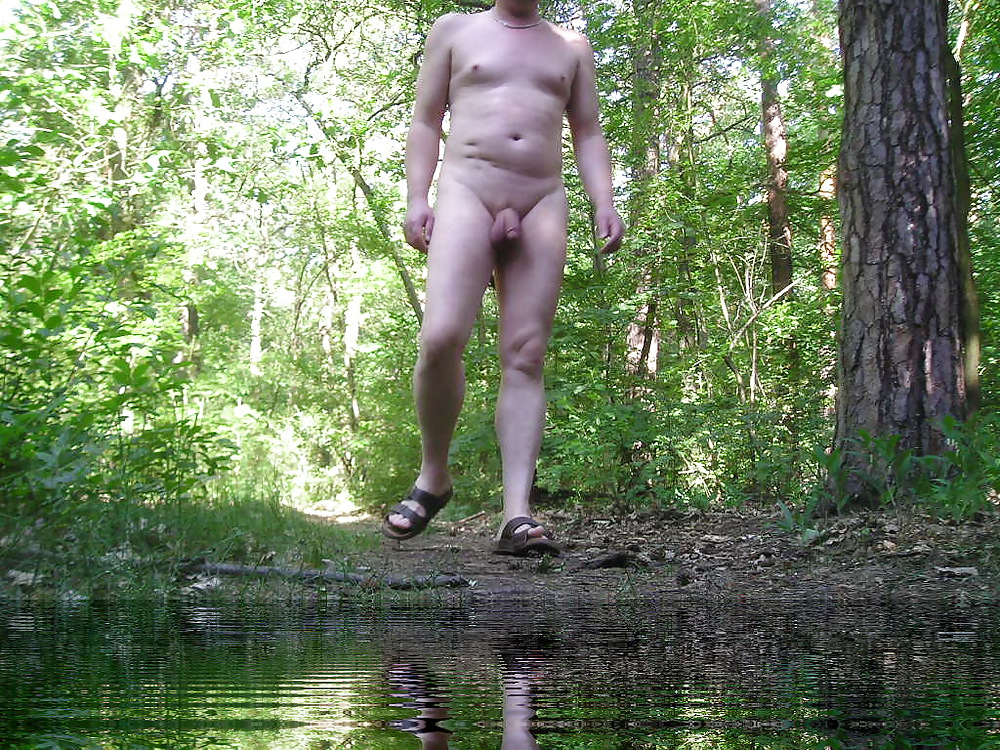 Sex Outdoor - Nackt im Wald ! image