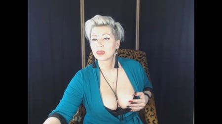 horny milf aimeeparadise is a queen of mature webcam sluts         