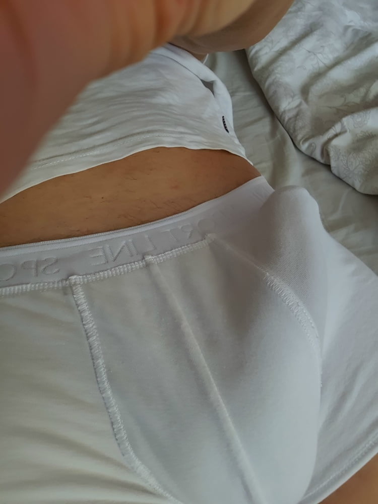 I wake up from sleeping with a hard cock - 6 Photos 