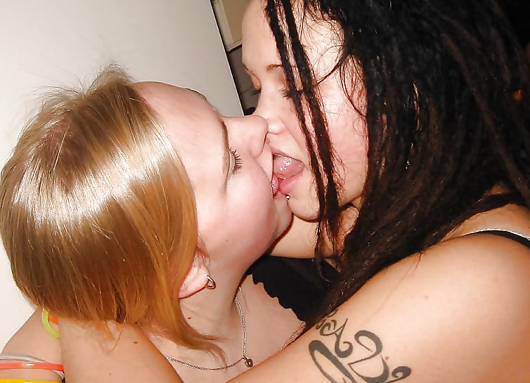 Sex Lesbian Kisses 1 image