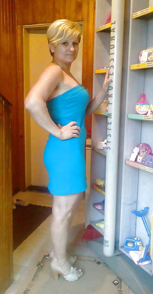 Sex Ordinary Moms image