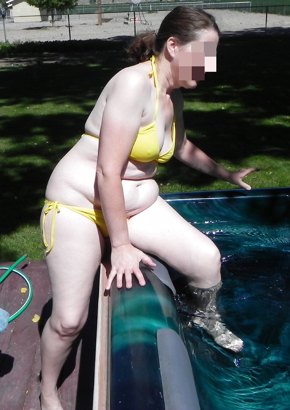 Sex Sexy Mormon MILF bikini image