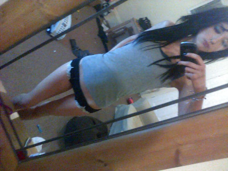 Sex my mate sister !! off her macbook pro image