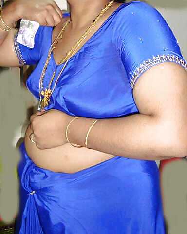 Sex Mature indian aunty boobshow image