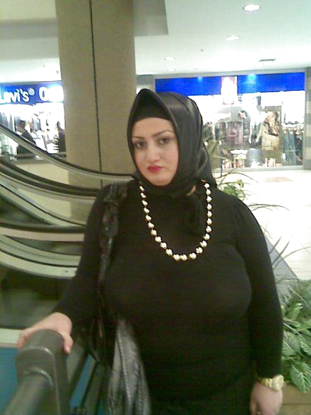 Sex voluptous arab woman image