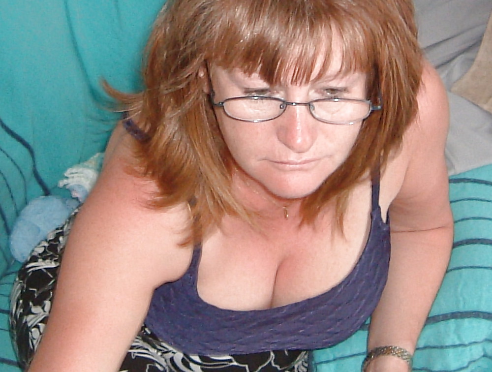 Sex UK Amateur  Busty Mature image