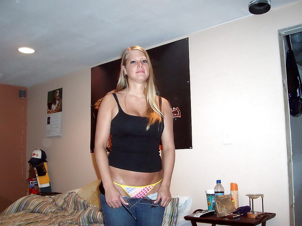 Sex BLONDE WHORE POSING HORNY image