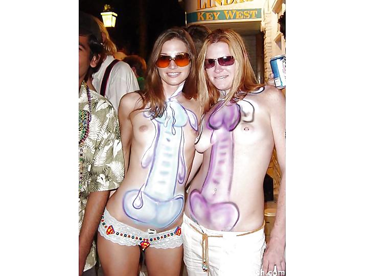 Sex Nude Painted Ladies in Public Fetish Gallery 16 image
